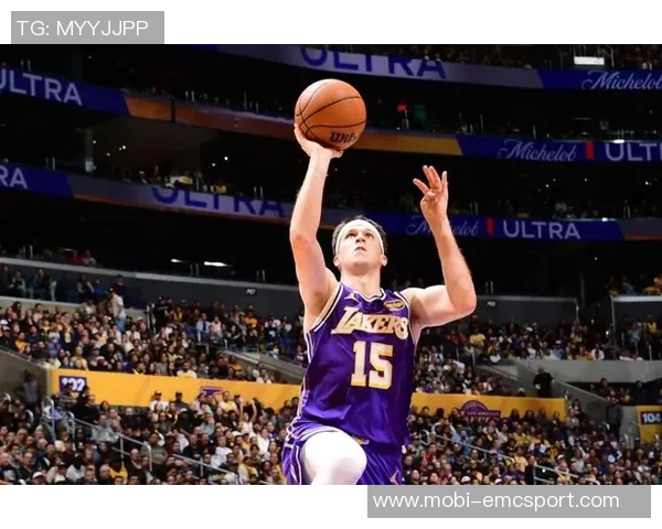 浓眉称赞里夫斯表现出色球迷高喊MVP展现支持与期待 浓眉称赞里夫斯表现出色球迷高喊MVP展现支持与期待