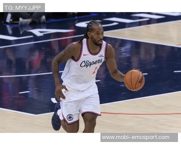 莱昂纳德状态回暖半场高效得分助力球队重拾信心